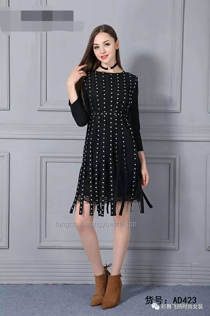 👗裙摆飞扬：个性解放的时尚宣言，重塑自我认知边界